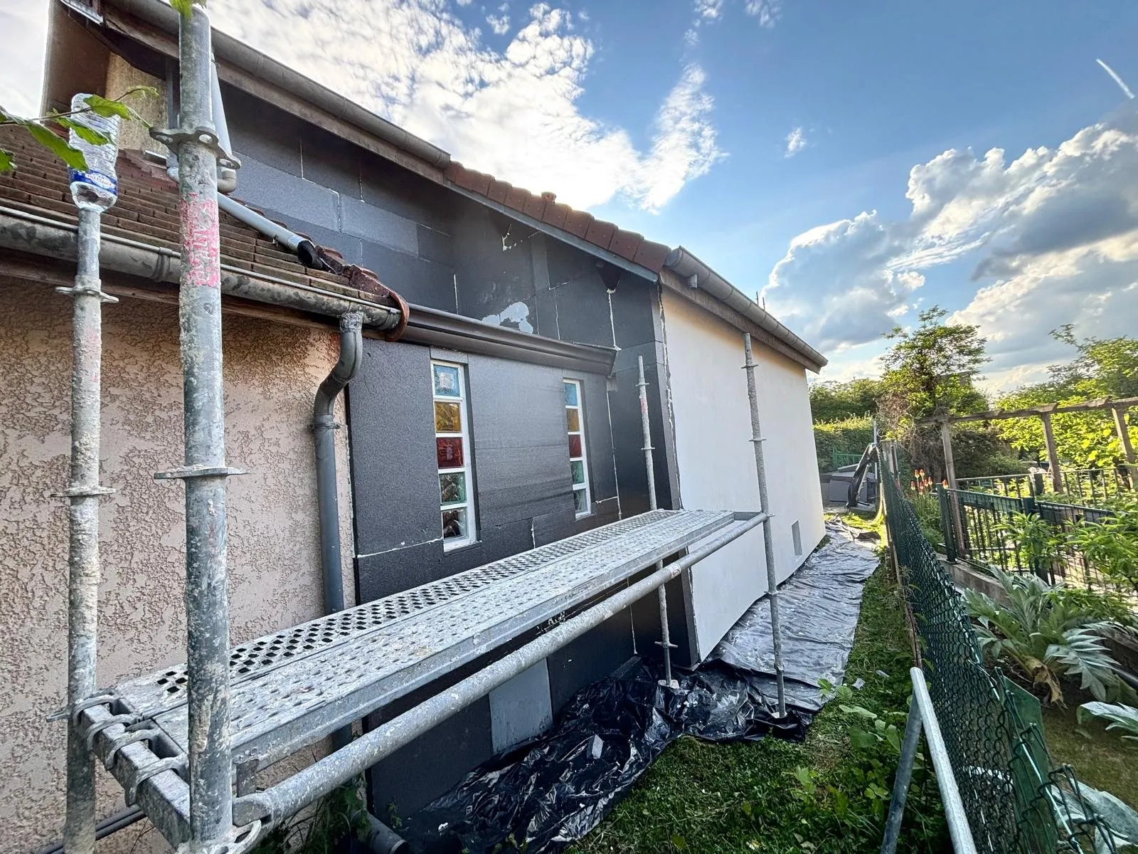 Isolation extérieure : transition entre ancien crépi et isolant neuf