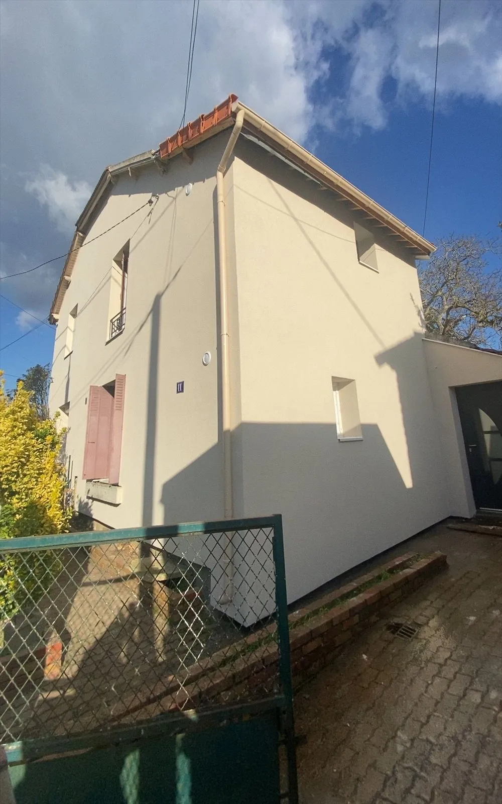 Isolation extérieure : deux façades enduites vues d'angle