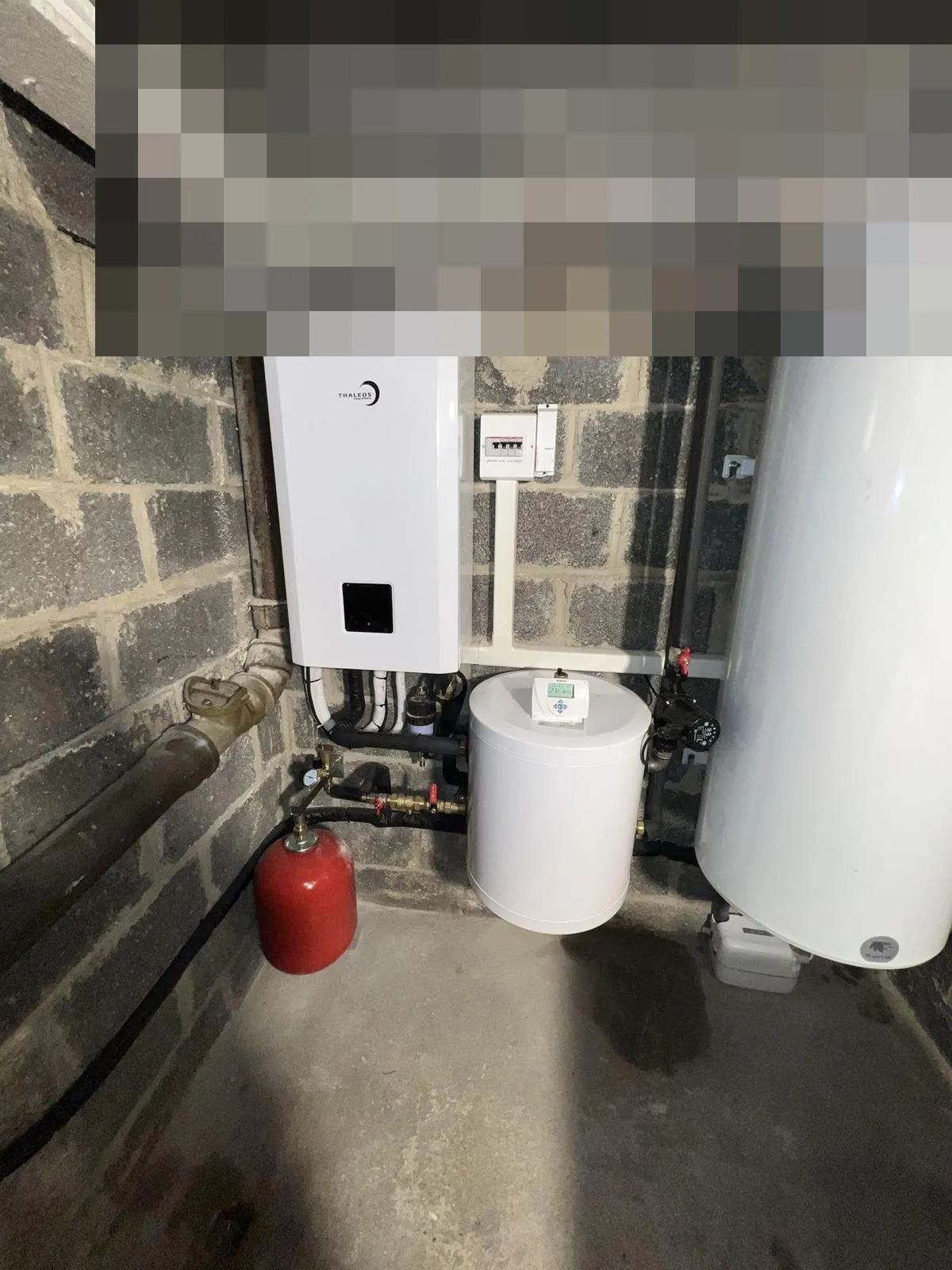 Pompe à chaleur : module intérieur et ballon en sous-sol