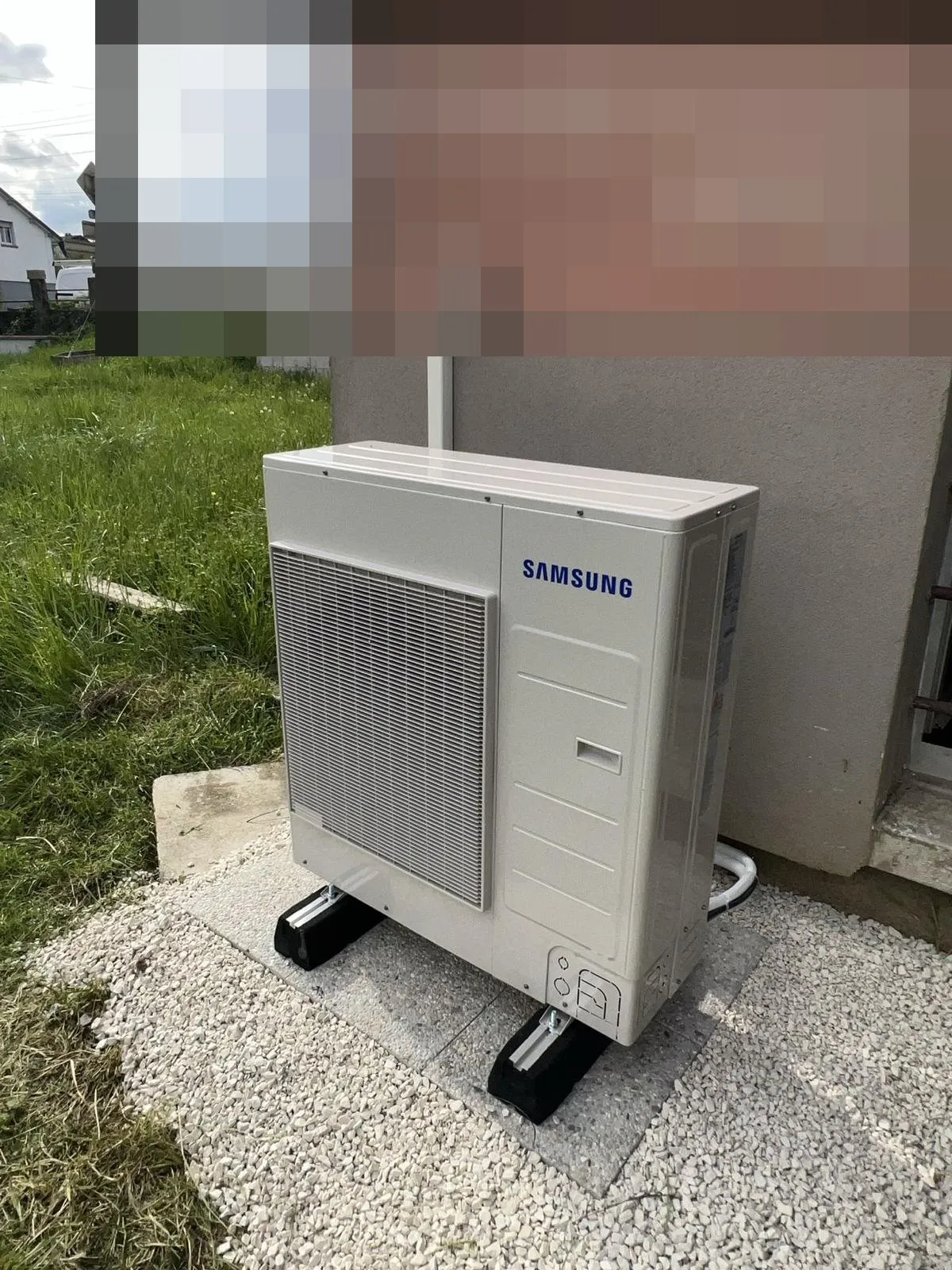 Pompe à chaleur : groupe extérieur samsung sur socle